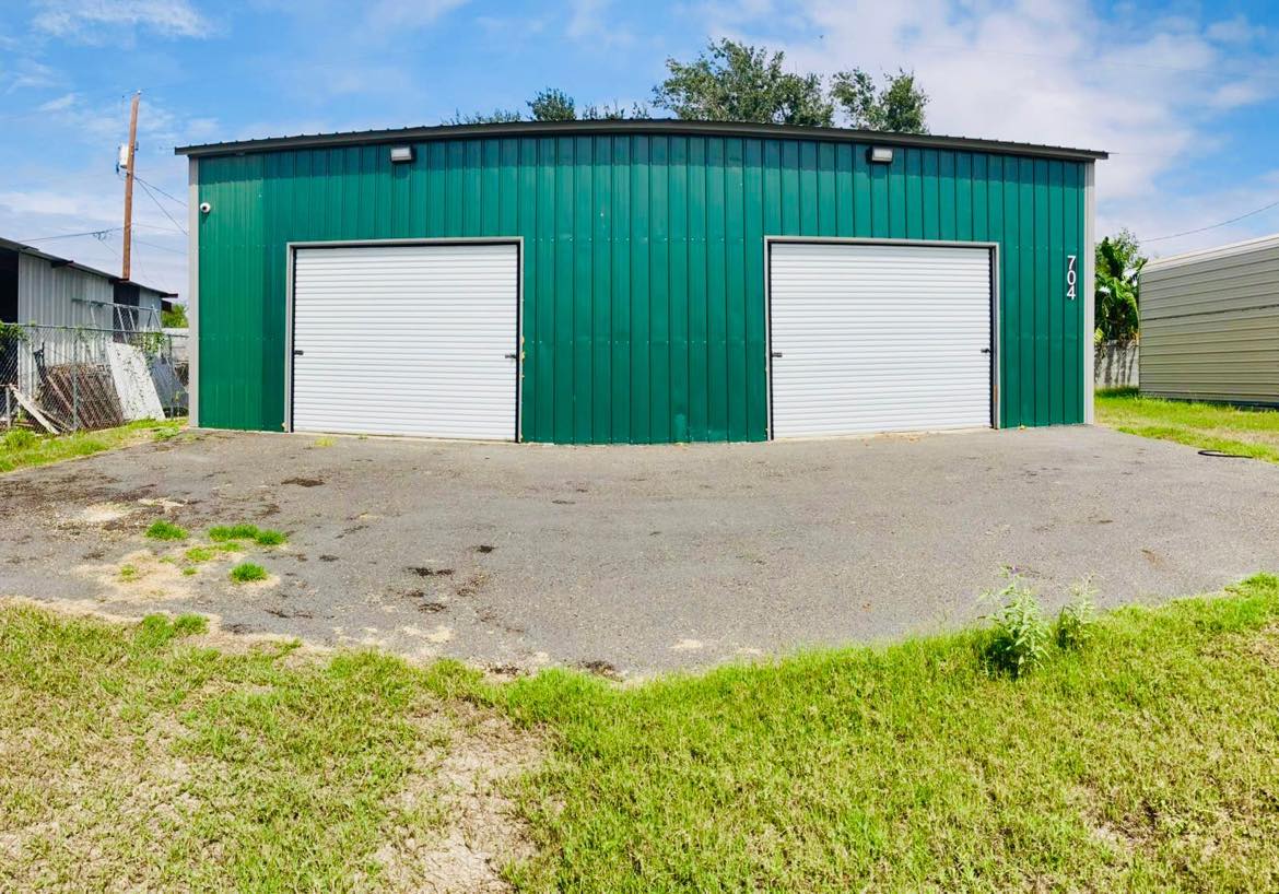 704 East Loop 374 - Whole