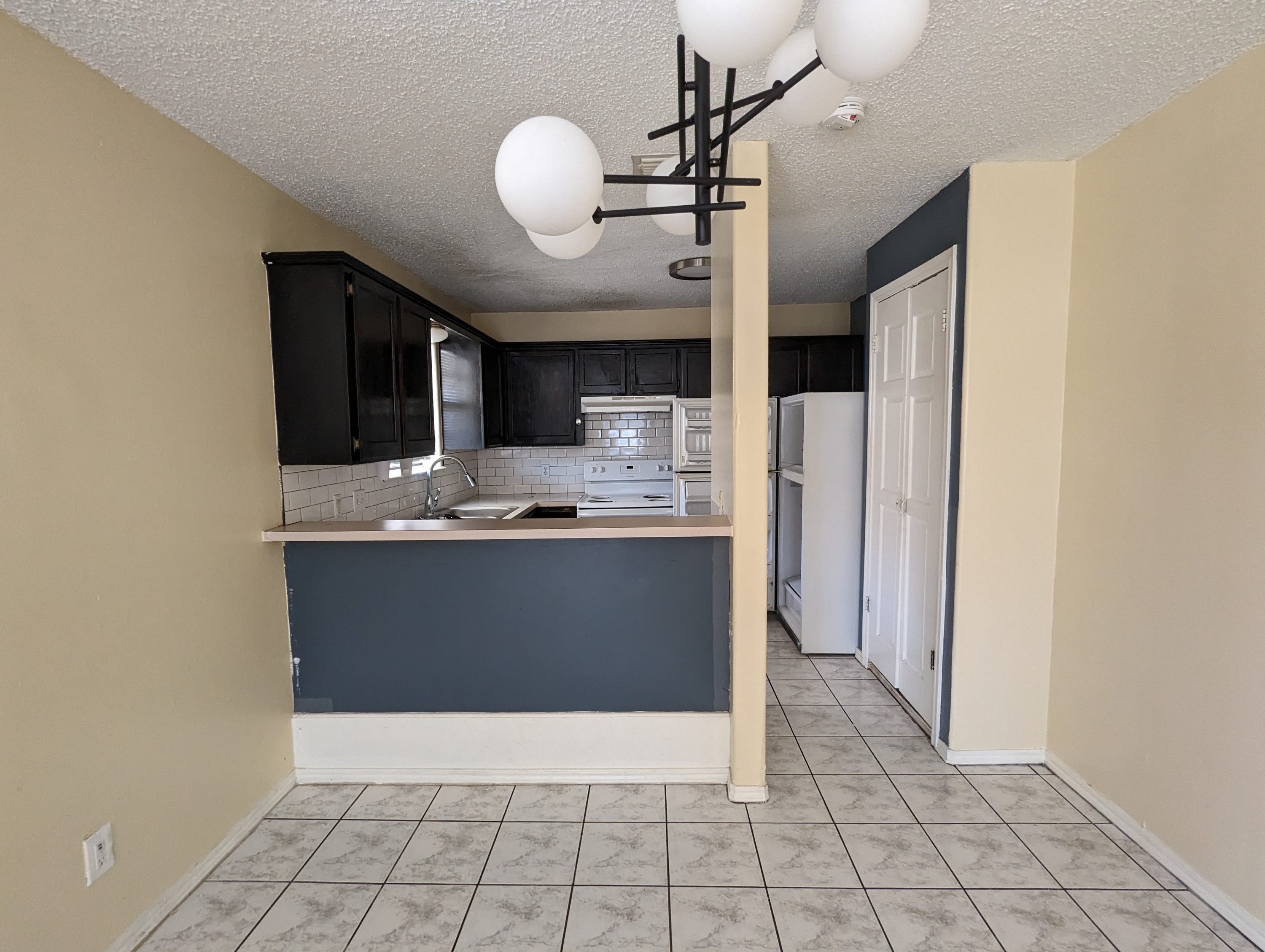 2210 Elisa Lane - 10